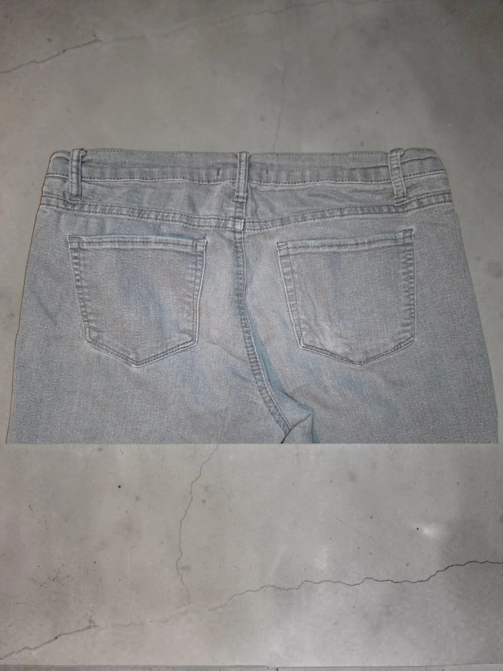 Forever 21 Women's Grey Skinny Jeans (Size 30  Inseam 28) **